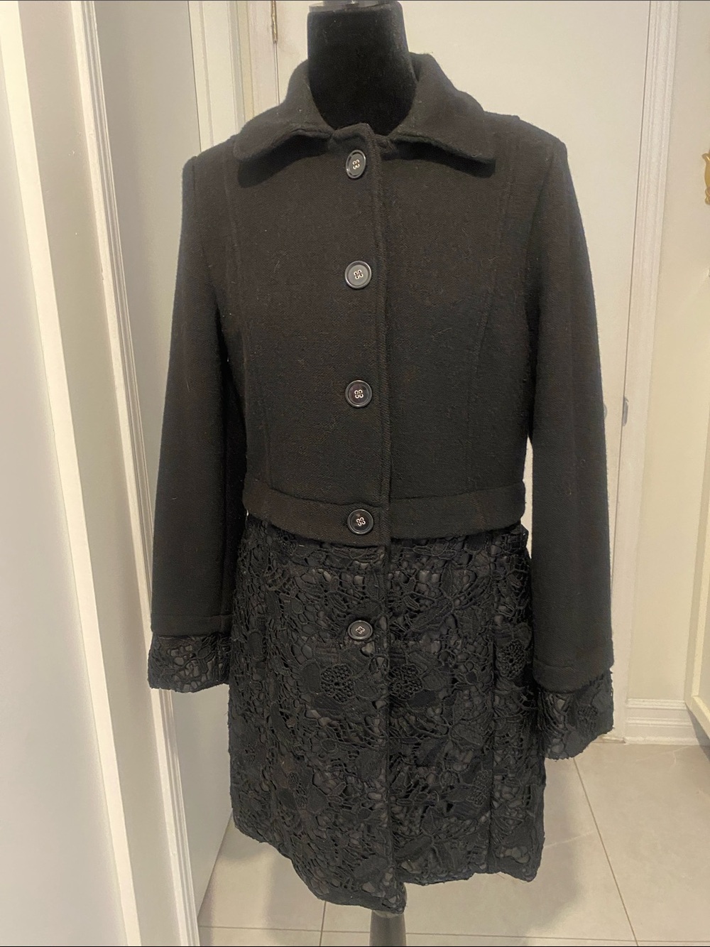 PERUZZI COAT Made in Italy Black Lace Trim Wool Coat  light weight Size Medium